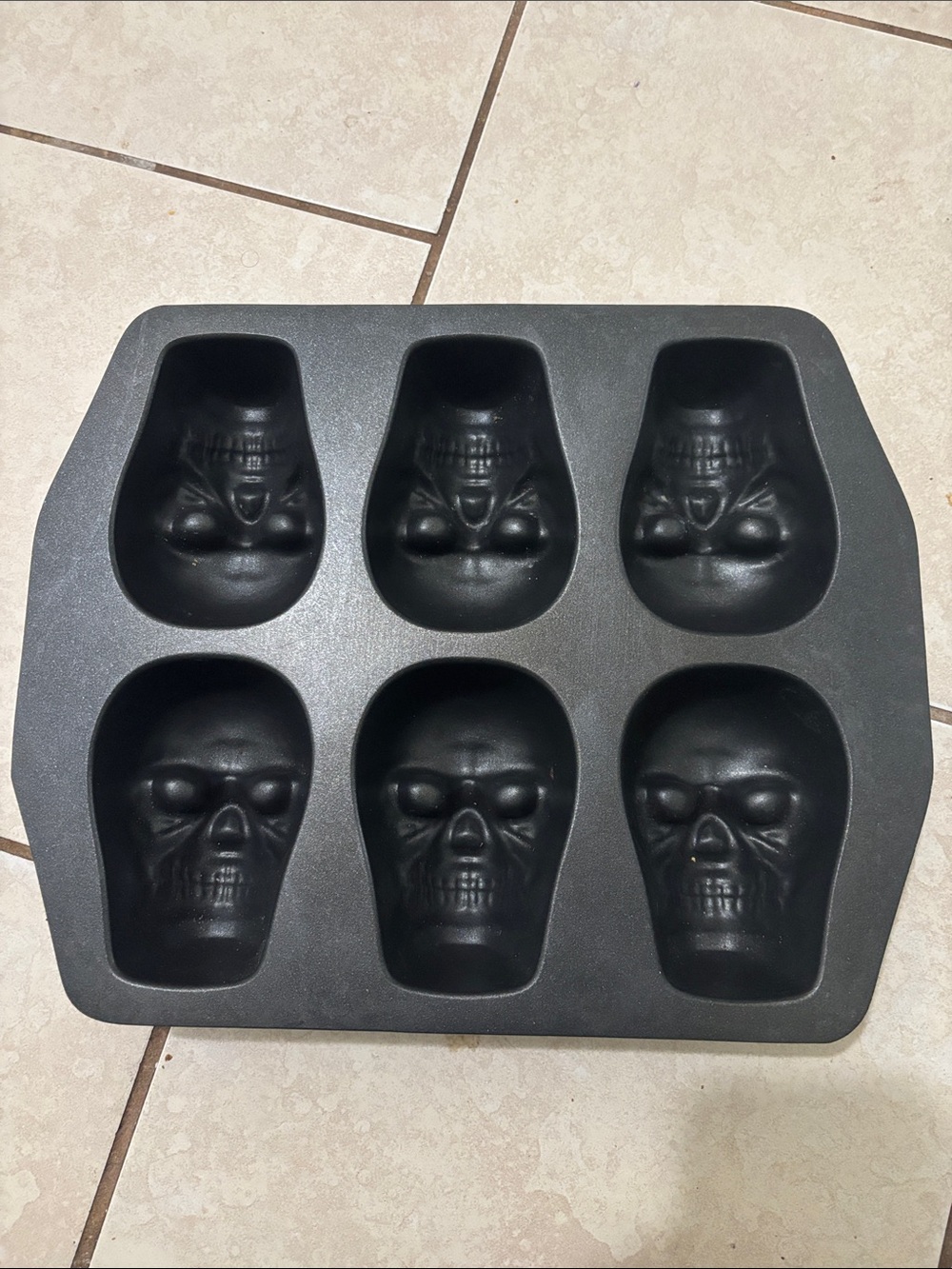 Black Skull Baking pan — Halloween Cake & Treat Pan